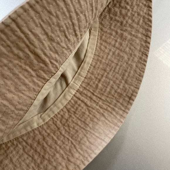 Saks Fifth Avenue Beige Quilted Bucket Hat cotton linen tan classic beach - Picture 3 of 7